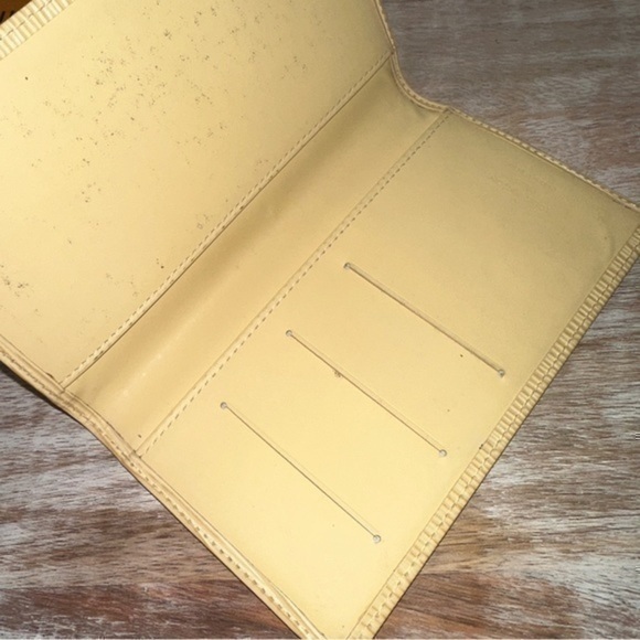 AUTHENTIC Louis Vuitton wallet. Can also checkbook cover or notebook cov… - Picture 4 of 11